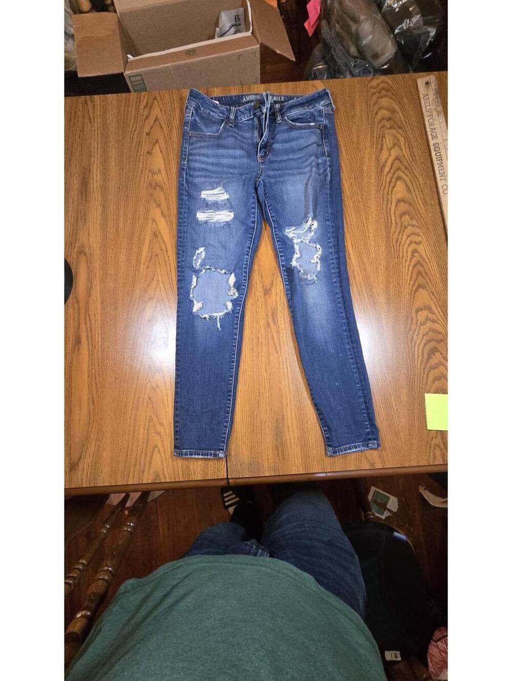American Eagle Super Stretch Distressed Skinny Jeans Size 10 Short
